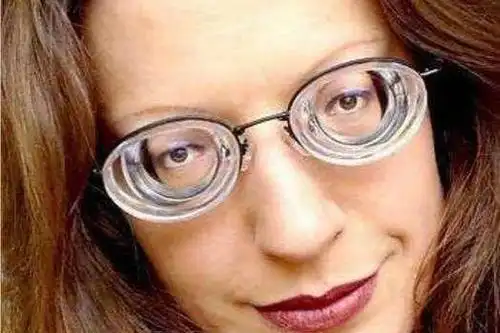 800度近视,该怎么选择近视手术