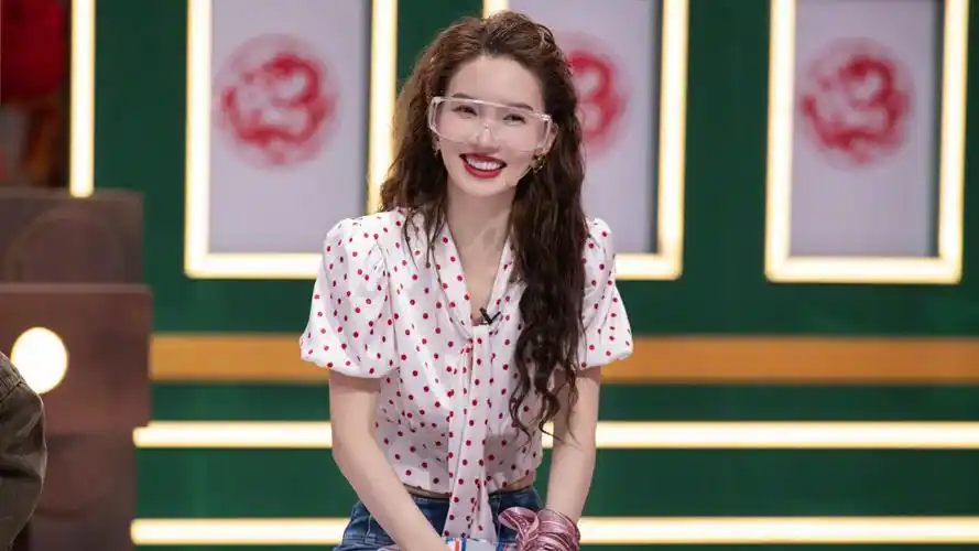 金晨直播向白敬亭道歉,澄清放鸽子事件是误会,呼吁大家理智追星