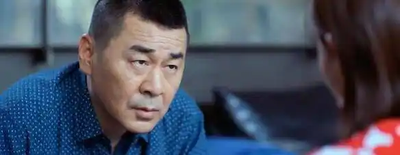 《鸡毛飞上天》骆玉珠和陈江河多年后重逢的画面,谁又没有跟着落泪呢?