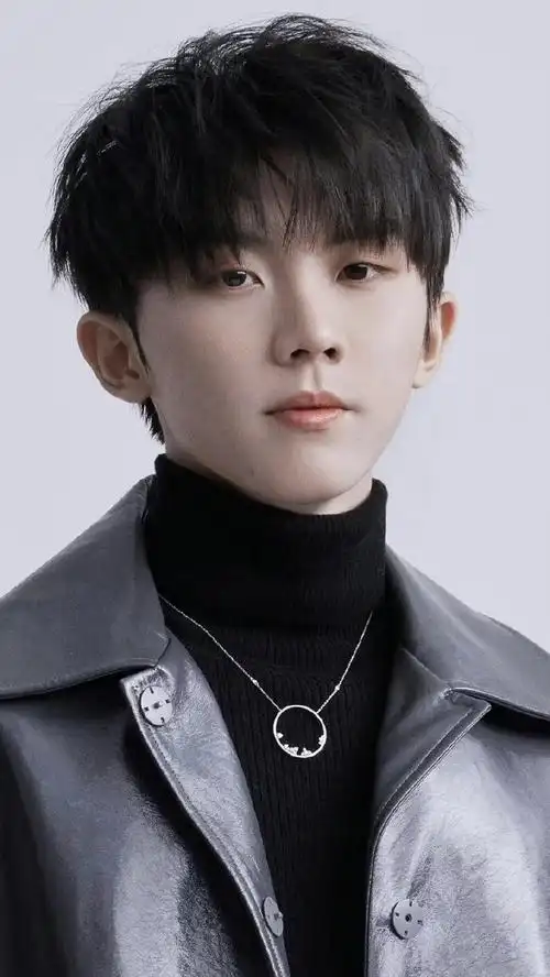 马嘉祺是懂蛊人的,,帅得太超过了#马嘉祺黑色高领毛衣皮衣造型