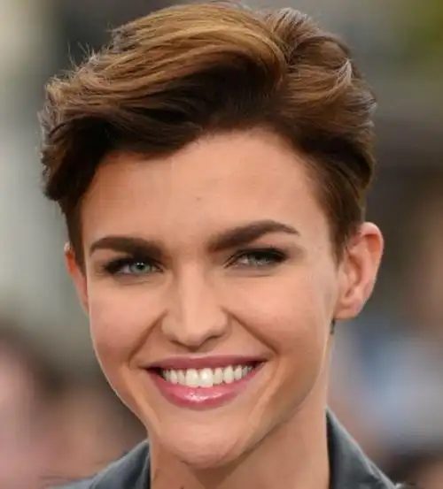 这几款短发发型值得入手一试,款款帅气又时髦,做个酷酷的女生.