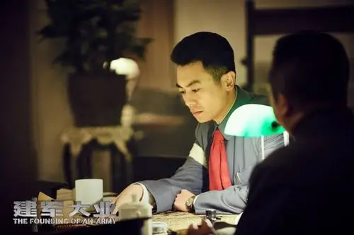 建军大业朱亚文演血性周恩来专注细节