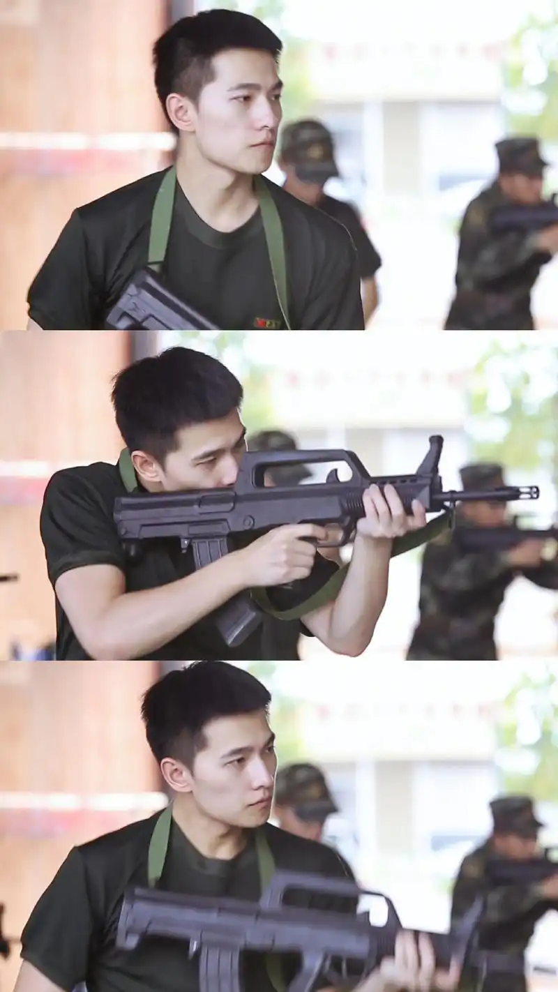 杨洋身穿军装,英姿飒爽,一身正气,轮廓硬朗,眉眼纤长.骨子里透着坚定.