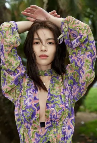 钟楚曦性感深v长裙写真图片