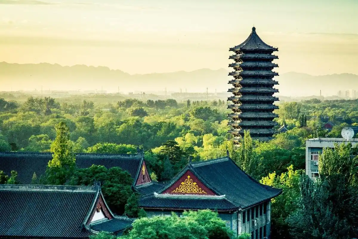 北大图书馆北大西门北京大学西门(校友门),北京大学图书馆,博雅塔,游