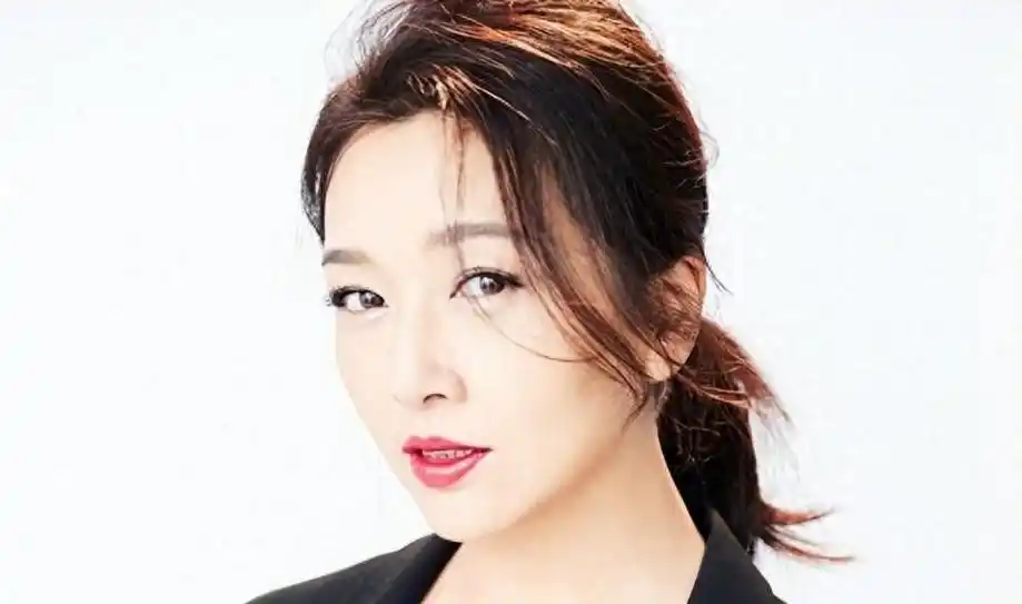 江珊总算供认,最怅惘的不是错失靳东而是那段不敢公开的爱情