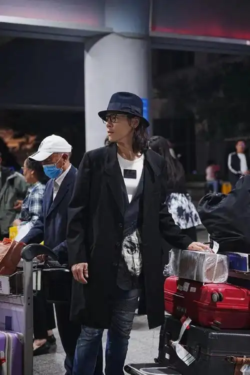 向佐称上披哥帮郭碧婷一起赚奶粉钱##向佐回应参加披