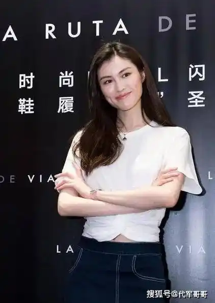 18年前,她靠着给李咏砸金蛋为生,如今摇身一变成了国际超模_节目_何穗