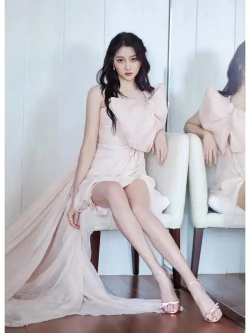 大长腿关晓彤百花奖生图