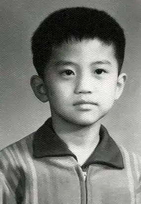 影视演员邓超,1979年出生于江西省南昌市,小时候长这样.