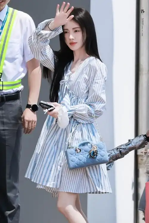 鞠婧祎机场路透96