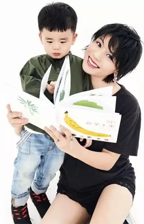 黄英曹帅我们是有独创亲子游戏的家庭