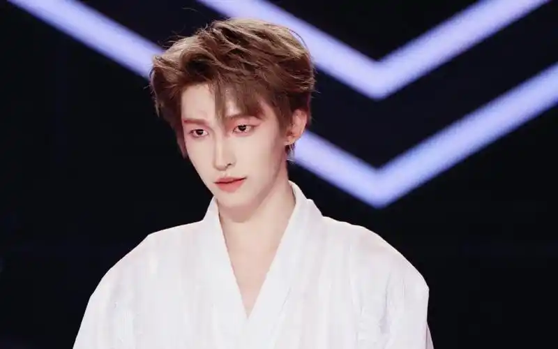 刘宇| 惑人心神的妖!灵眸秀骨醉飞仙,媚眼如斯带笑看