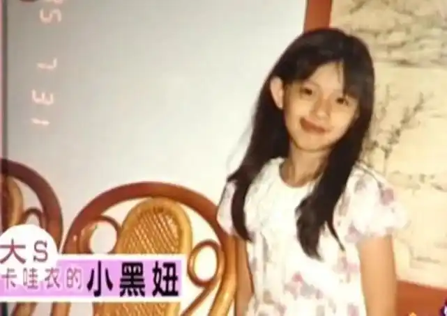 44岁大s有颜任性,竟用素颜短发照做头像,嘴唇很干但肤质一流