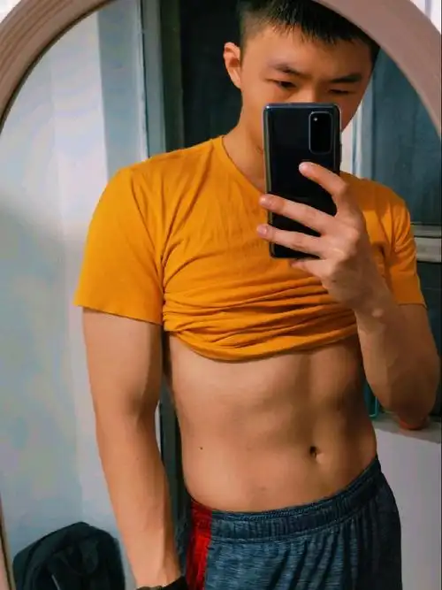 第18天 今天在做k3腹肌撕裂前,做了2分钟平板撑激活腹肌,感觉训练效果