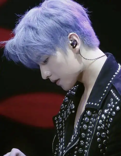 杨洋蓝发太绝了