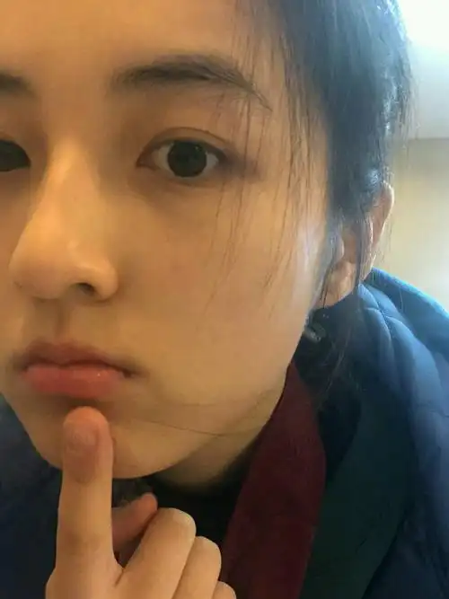 素颜的妹妹也很美呢!