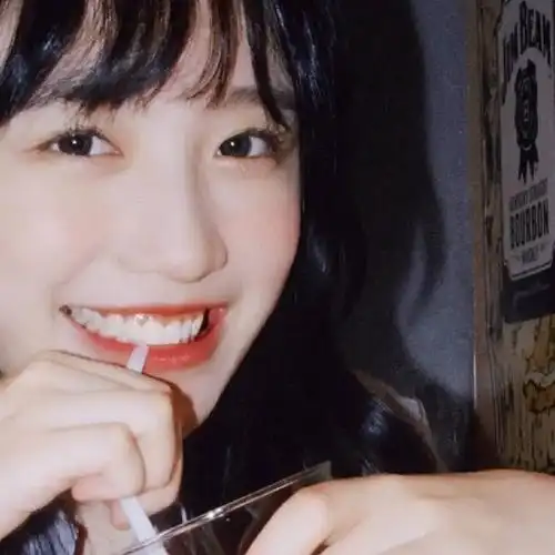 寻找这位甜妹灿烂笑容的头像!类似也可以