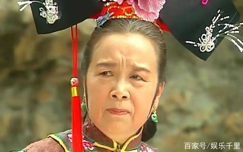 "容嬷嬷"李明启年轻时的照片曝光,那时候的她清秀可人!