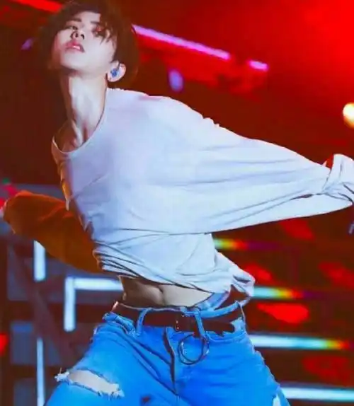 justin腹肌30分,蔡徐坤腹肌60分,张一山腹肌80分,他的200分!