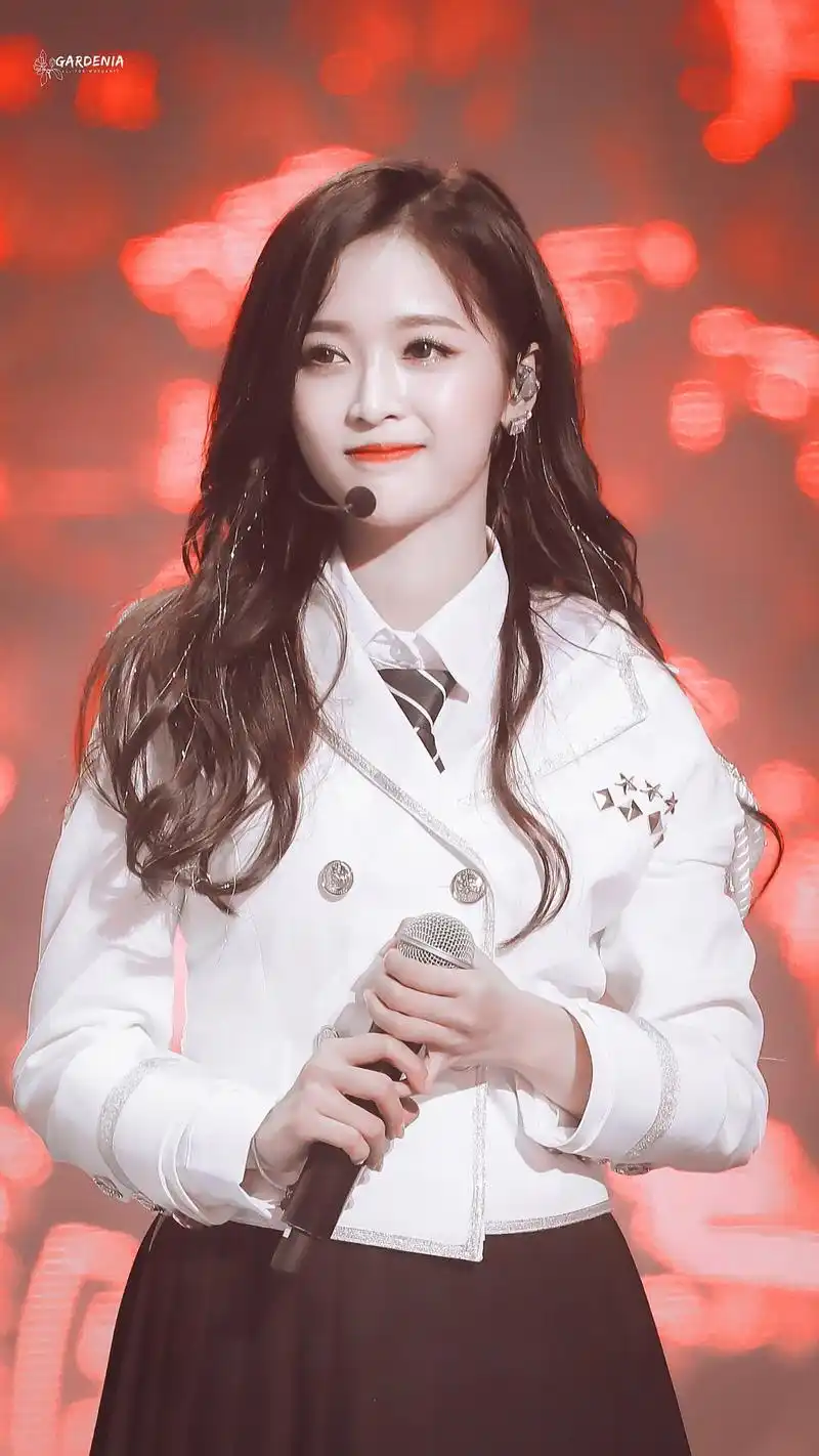 火箭少女101中的高颜值成员吴宣仪美图壁纸