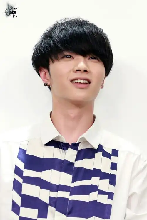 华晨宇你想怎么见# 150816周一见录制@华晨宇yu 你是折了翼降落在