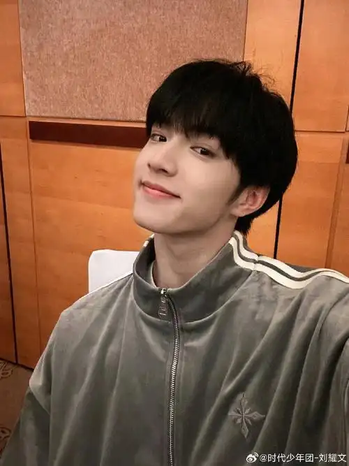 刘耀文楼间楼演唱会