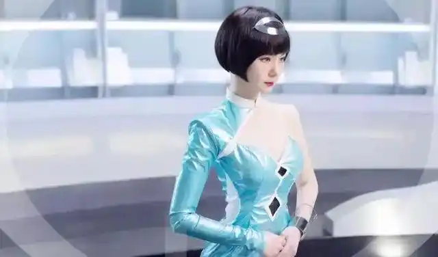 戚薇晒短发机器人造型网友却把目光放在那里