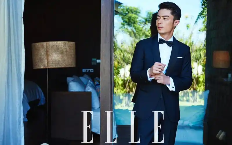 霍建华帅气西装摄影桌面壁纸图片下载