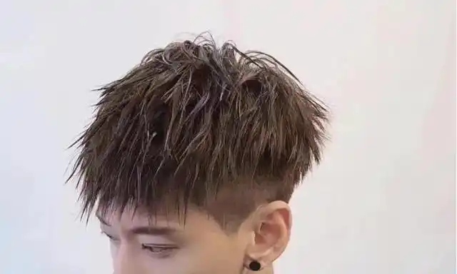 摩根烫烫出来的蓬松是比较自然的,摩根烫其实主要就