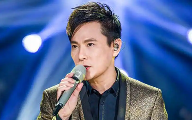 盘点张信哲的五首金曲,一首《爱如潮水》我的童年记忆!