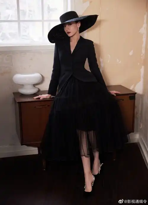 迪丽热巴微博之夜造型终于出图!复古名伶!