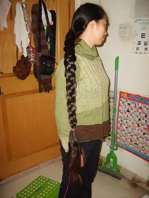 拖到大腿的粗辫子 - [中国长发网]