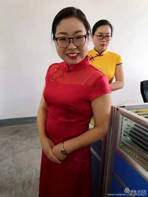 平川二中美女老师旗袍秀