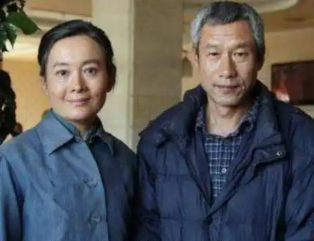 刘佩琦的快意人生踹导演上战场和妻子偷户口本结婚恩爱30年