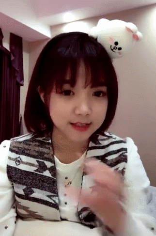 美女直播可爱清新gif动图_动态图_表情包下载_soogif