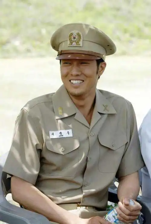 不能少的军装照