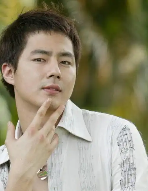 赵寅成:全智贤心中男神,却惨遭金敏喜抛弃,如今41岁仍孤身一人