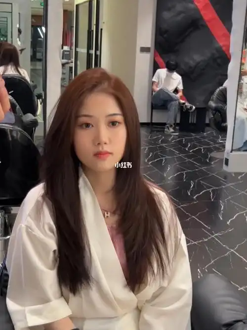 自然蓬松的层次感长发发型谁剪谁好看