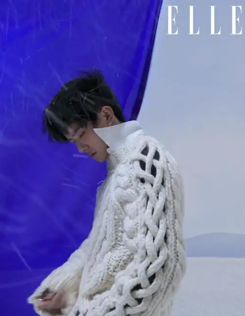 易烊千玺冬夏双面大片演绎不同精彩