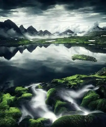 雄浑壮阔的自然景观 领略天地间的壮丽山河