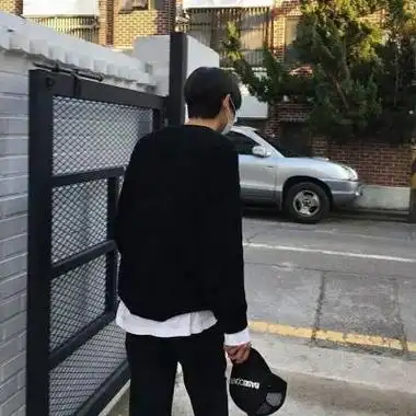 高清微信男生背影头像个性伤感 誓言有风险恋爱需谨慎分享!