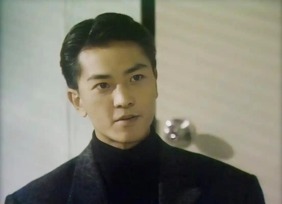 港剧天若有情里面港生对鲁德培是什么样的情感鲁德培对港生是想睡还是