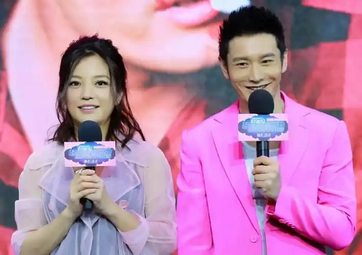 黄晓明生日,赵薇第一时间送上祝福,妻子杨颖无动静被质疑离婚