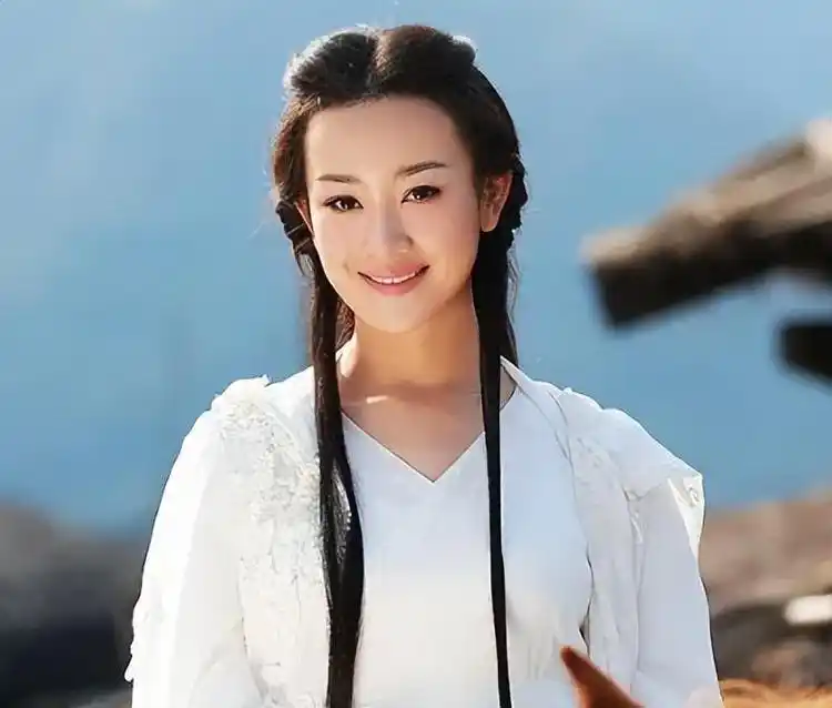 这一次,34岁张檬的"处境",给内娱女明星们"提了个醒"