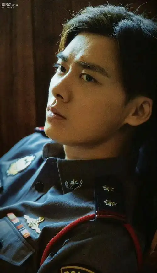 把花衬衫穿到极致的男人 早上好呀@李易峰#峰启新一岁,事事常安乐