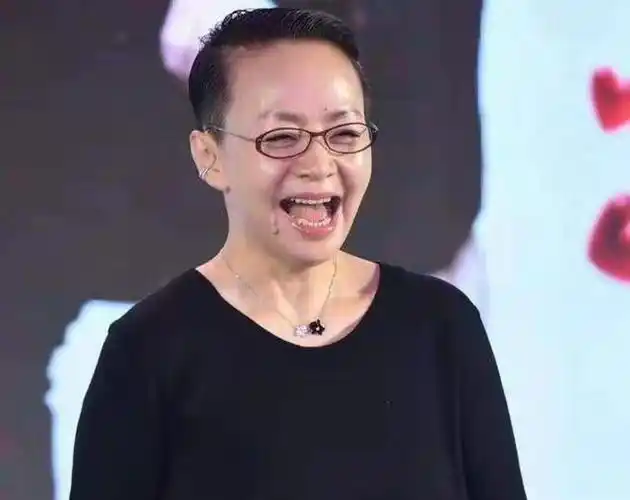 宋丹丹,你肯定不陌生,对,就是那个《家有儿女》中让人头疼的老妈刘梅