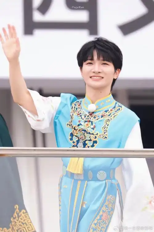 周深新专辑反深代词先行曲蜃楼上线即爆火网友好听得很突出