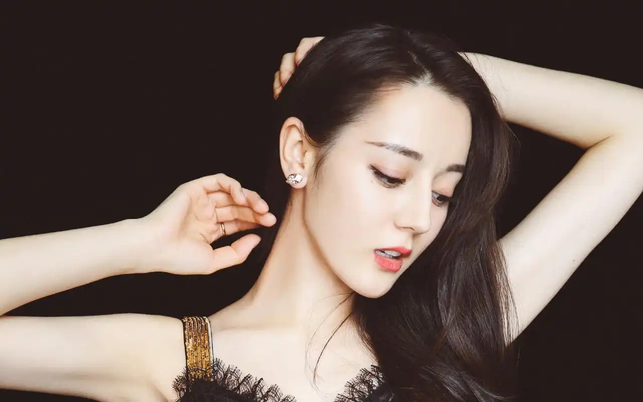 《利剑玫瑰》正式官宣,迪丽热巴时隔十月,作为一番女主再次进组