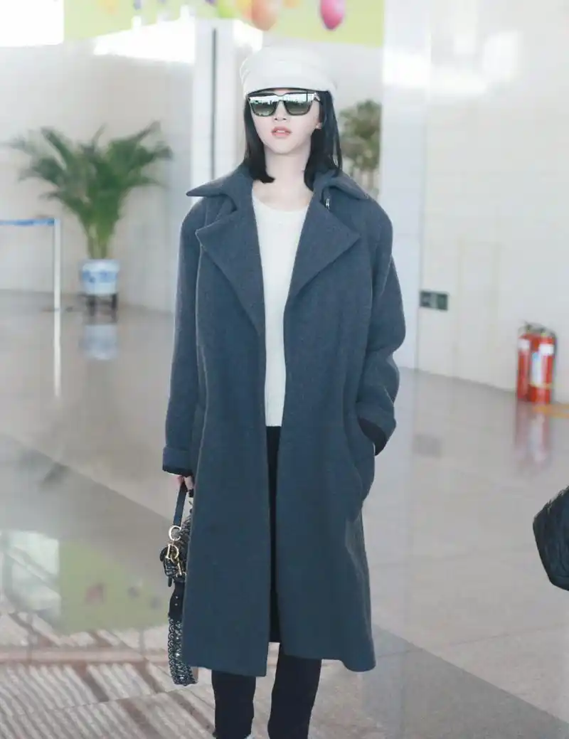 景甜机场街拍单手插兜这气场不止一点点,网友:张继科捡到宝了!